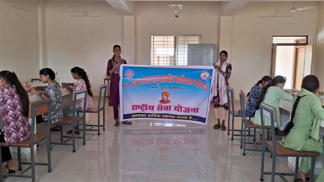 निबंध लेखन प्रतियोगिता का आयोजन विषय "नशा मुक्ति में शिक्षा का महत्व"